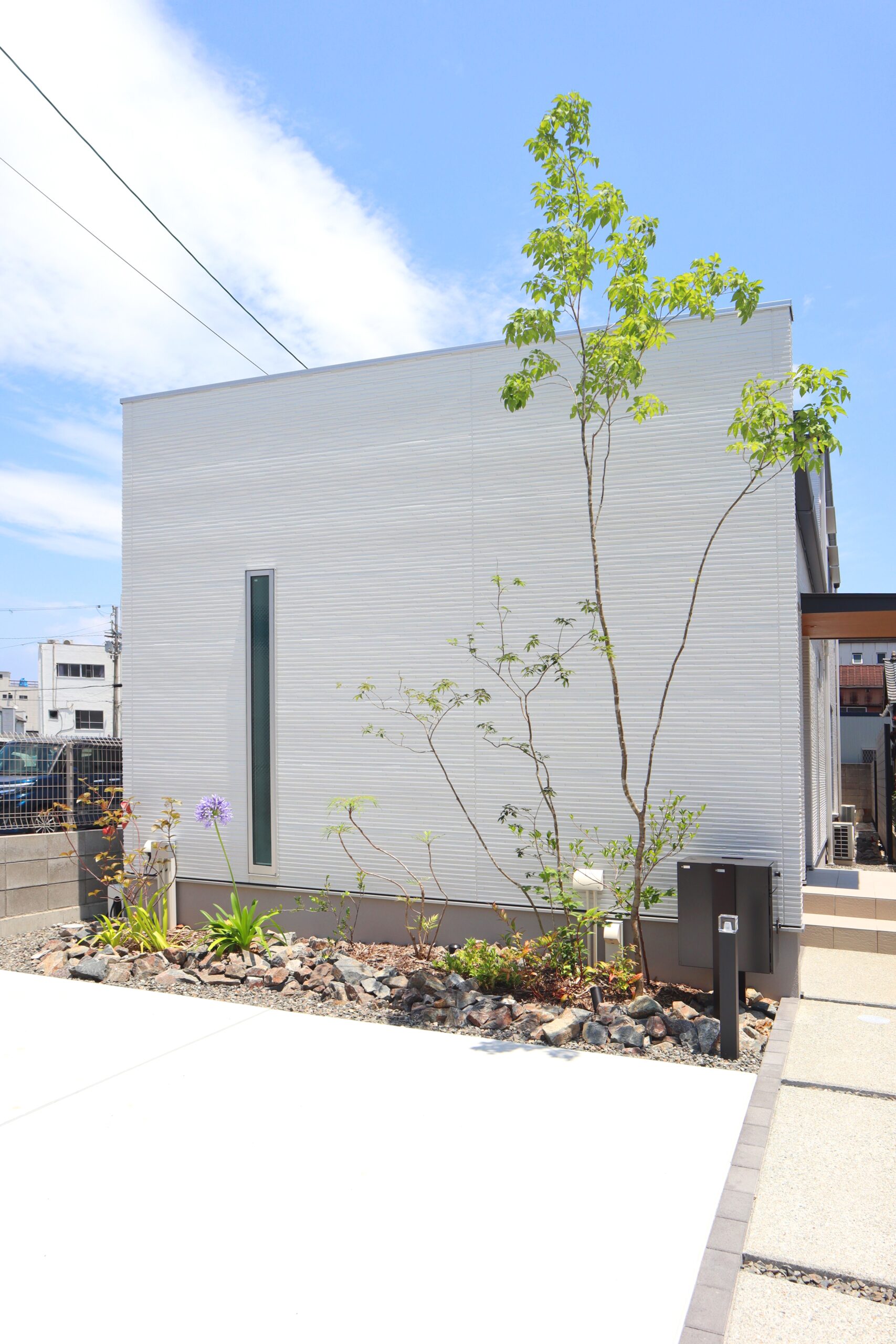 間口が狭く奥行きが長い土地に建つ、和歌山市F様邸の外観